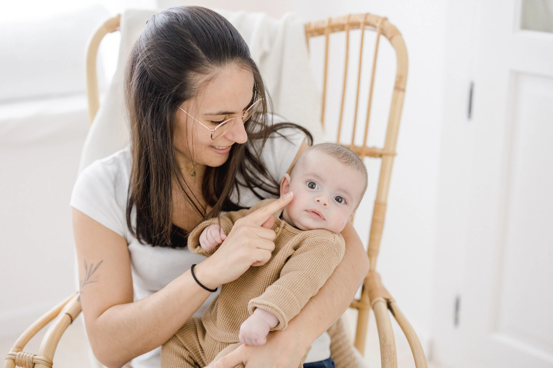 bonheur enfant sourire amour gris